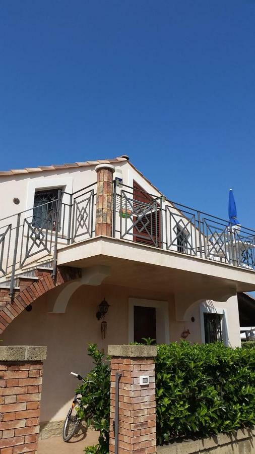 Mansarda Camelie Via Dei Normanni, 45 Villa Campofelice Di Roccella Luaran gambar